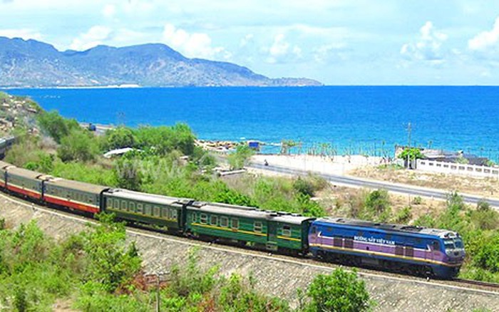 Xe lửa phương tiện di chuyển an toàn cho chuyến du lịch Nha Trang Đà Lạt tự túc 