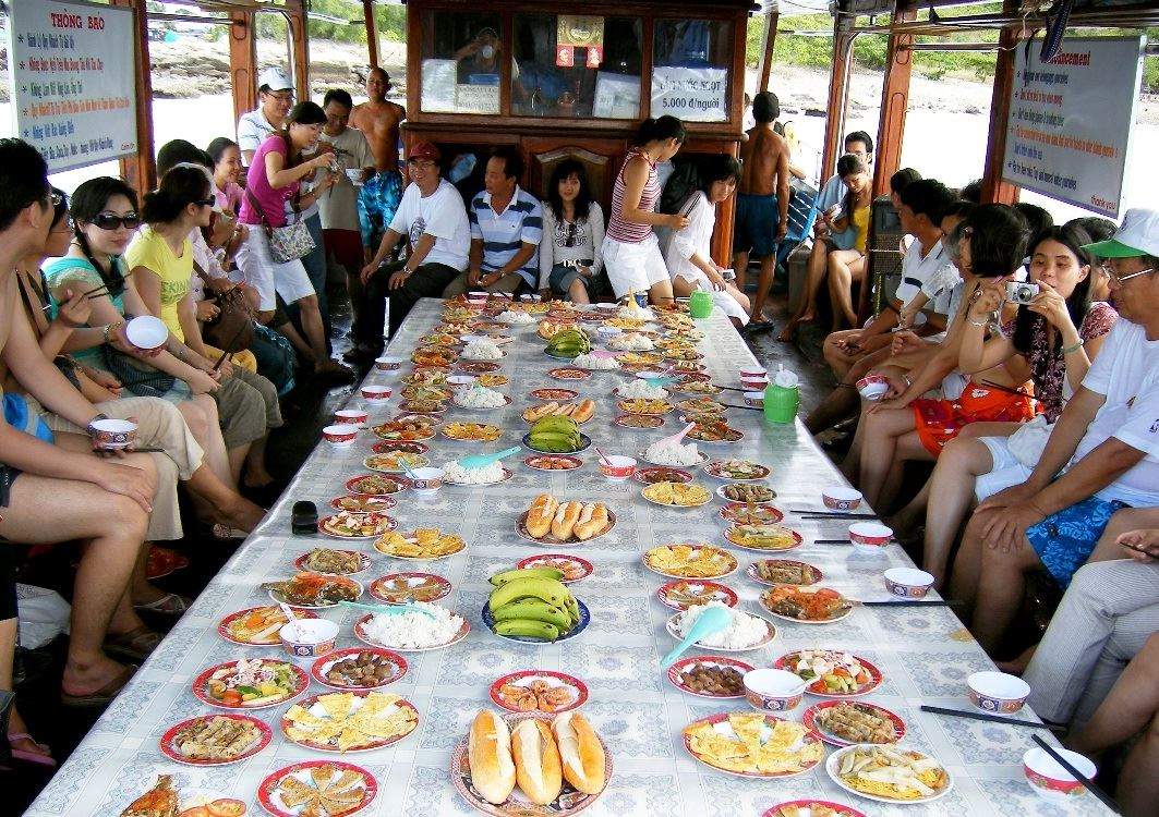 Tour Nha Trang 1 ngày: Tour 4 đảo (Hồ cá Trí Nguyên - Hòn Một - Làng Chài - Bãi Tranh)