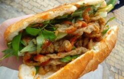 Banh-mi-cha-ca-nong-o-trung-son-quan-7-600x381