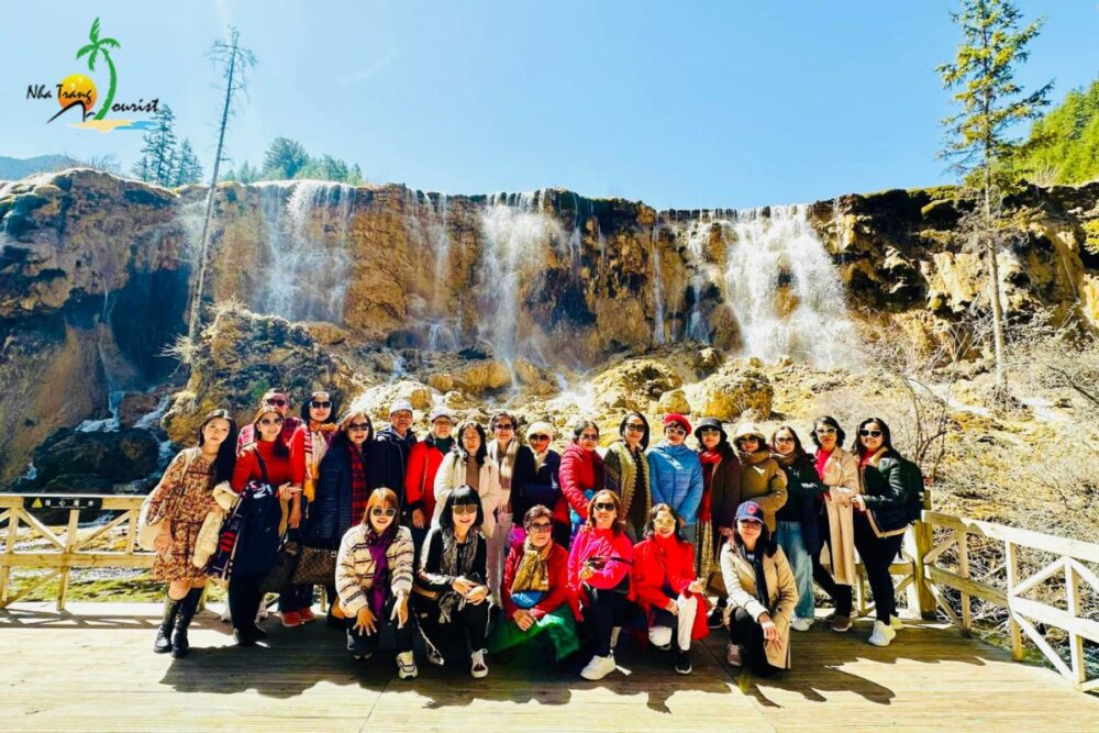 Tour Trung Quốc: Thành Đô - Cửu Trại Câu - Hoàng Long Khê Cổ Trấn - Lạc Sơn Đại Phật - Công Viên Gấu Trúc khởi hành từ Cam Ranh - Ảnh 8