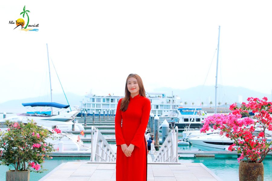 ao dai trong tour du thuyen sea coral201
