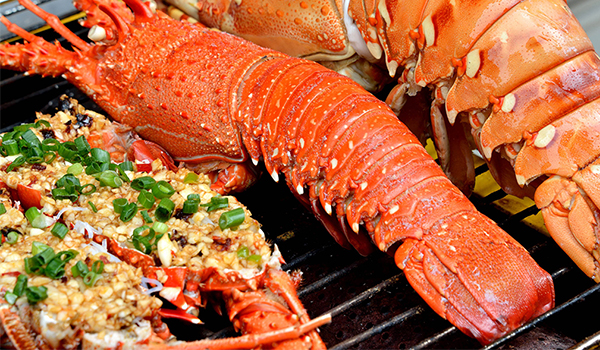 Thưởng thức hải sản và tôm hùm tươi ngon tại Bình Ba