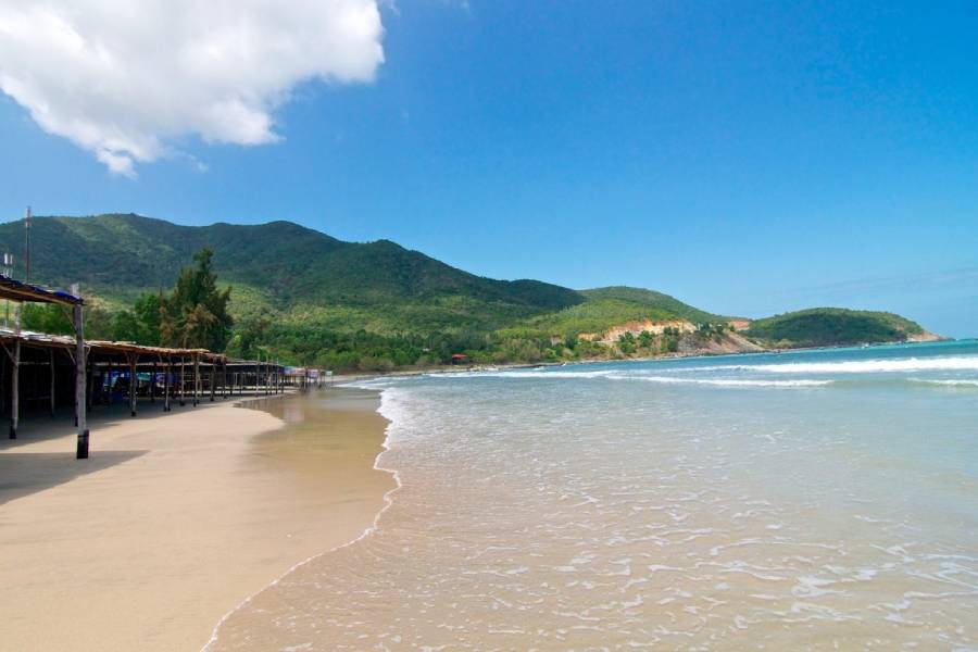 Bãi Dài không chỉ là một trong 4 bãi biển đẹp nhất Nha Trang mà còn là địa điểm tổ chức team building ở Nha Trang lý tưởng