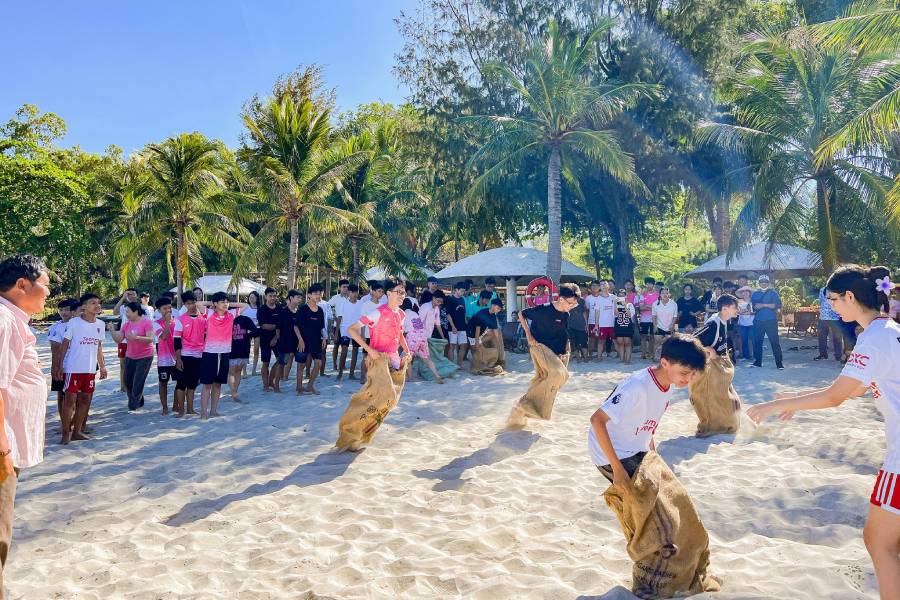 Bãi tắm Nhũ Tiên thích hợp để tổ chức các hoạt động Team Building hấp dẫn và đa dạng