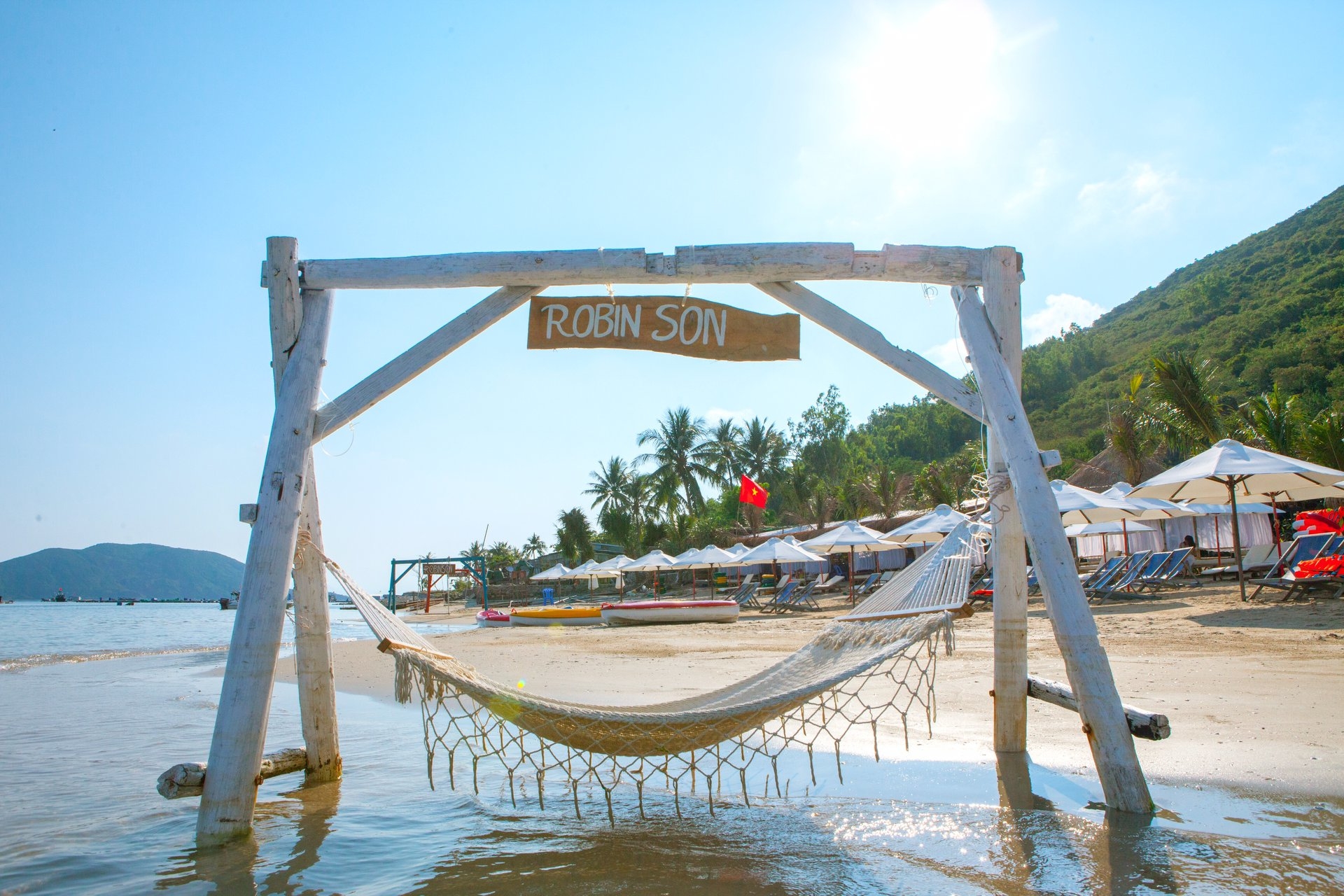 Ốc Đảo Robinson có dòng nước mát trong xanh, nắng biển vàng ươm cùng không khí trong lành xua tan mọi căng thẳng