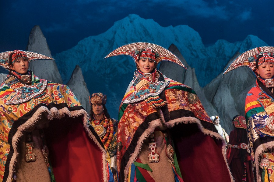 Show diễn Cửu Trại Thiên Cổ Tình vừa hoành tráng lại thú vị