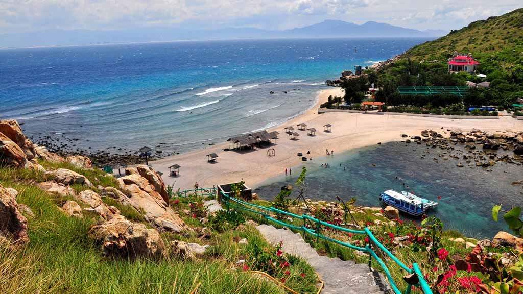 Đảo Yến sở hữu bãi tắm đôi duy nhất ở Việt Nam