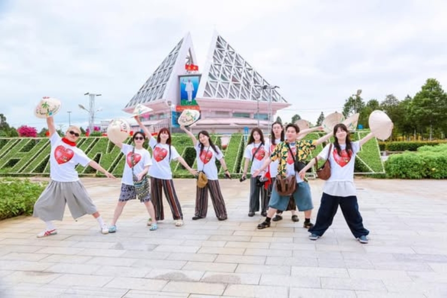 doan khach nuoc ngoai202