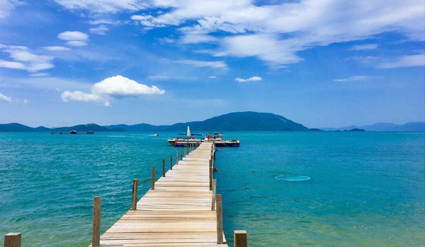 Cầu gỗ Điệp Sơn là địa điểm check-in yêu thích của các bạn trẻ khi du lịch đến Nha Trang