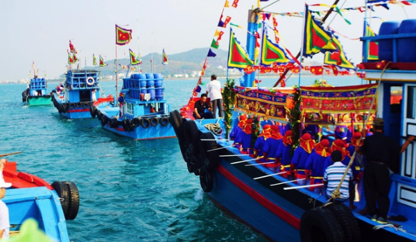 du-lich-nha-trang-4-ngay-3-dem-tu-tuc-11 Lễ hội Cầu Ngư đầy màu sắc trên biển Nha Trang, Khánh Hòa