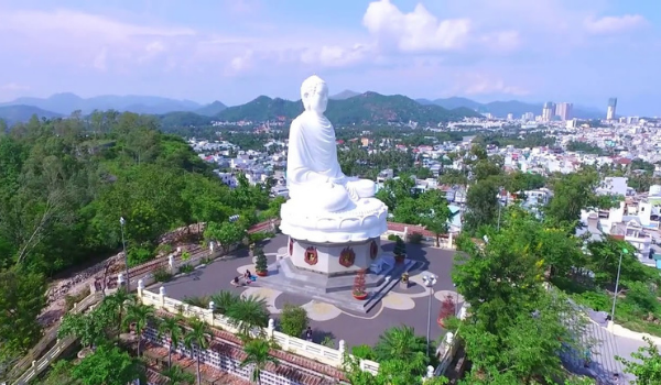 du-lich-nha-trang-4-ngay-3-dem-tu-tuc-7 Tượng Phật lớn nguy nga tại chùa Long Sơn Nha Trang