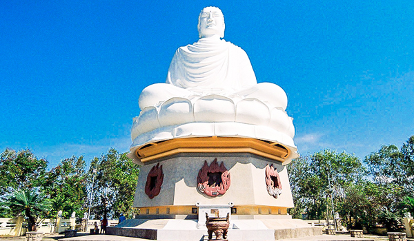 Tượng Phật ngoài trời lớn nhất Việt Nam ở chùa Long Sơn