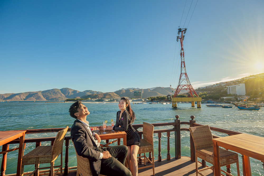 du20thuye1bb81n20emperor20cruise-1 Tận hưởng vẻ đẹp thơ mộng tại Vịnh Nha Trang