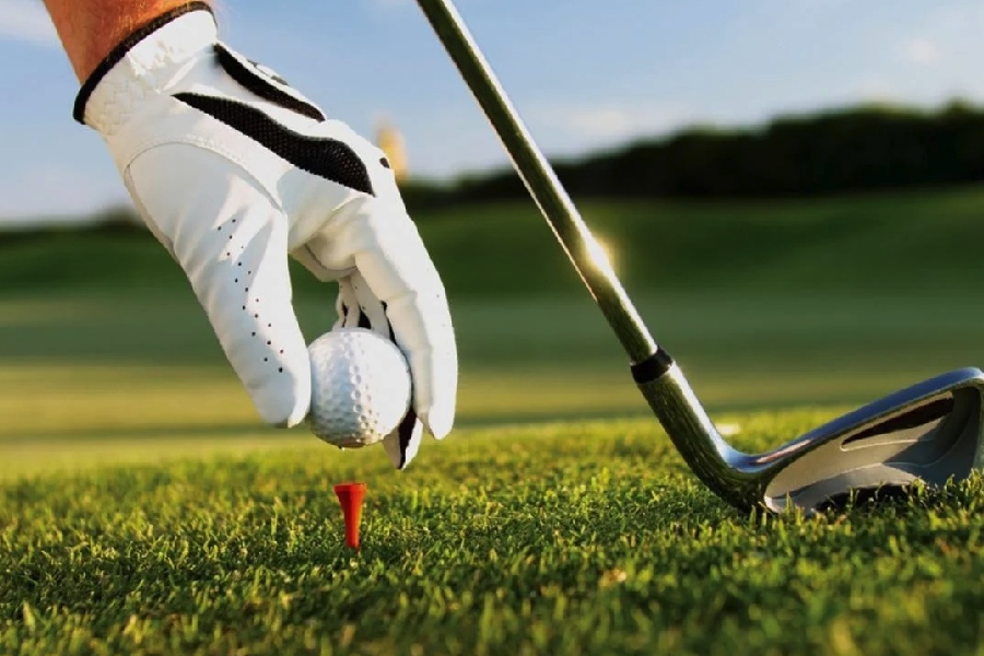 Đánh golf cần đảm bảo đầy đủ dụng cụ