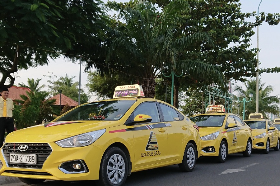 Taxi Asia màu vàng nổi bật