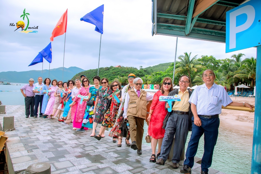 hanh-trinh-ky-niem-50-nam-nhap-truong2010 hanh trinh ky niem 50 nam nhap truong2010