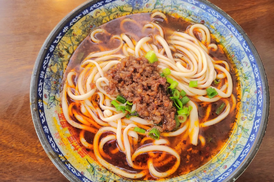 Nhiều món ngon nên thử ở khu cổ trấn