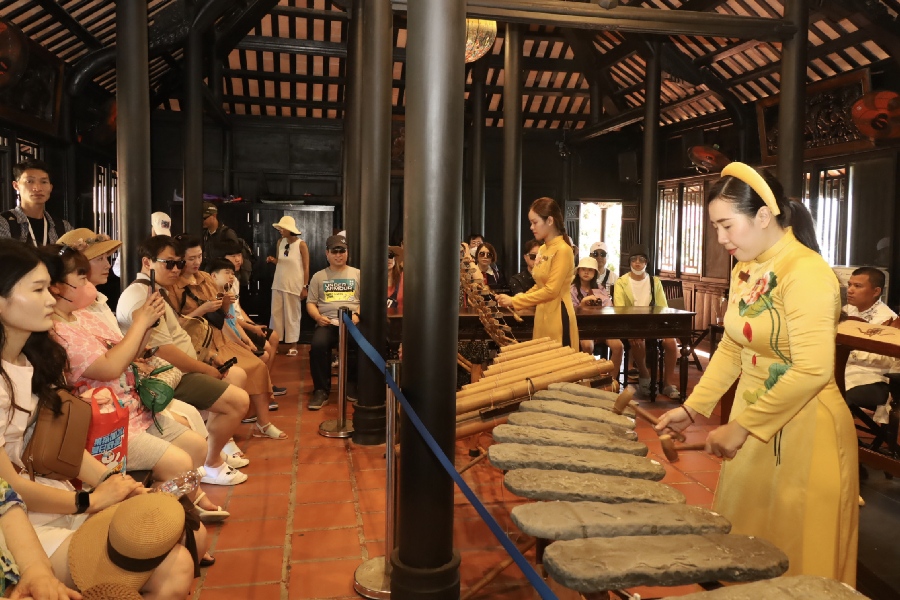 hon-chong-5 Hội quán Hòn Chồng mang đậm nét văn hoá Việt