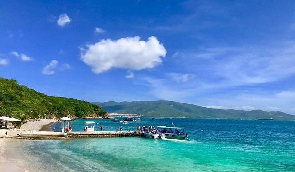 kinh-nghiem-di-du-lich-nha-trang-2201 Ngắm cảnh biển xanh, cát trắng, nắng vàng tại Bãi Tranh, Nha Trang