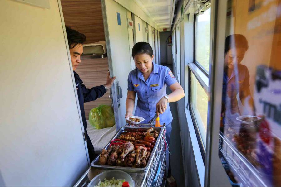 Các chuyến tàu hỏa thường sẽ có phục vụ đồ ăn, nước uống cho hành khách
