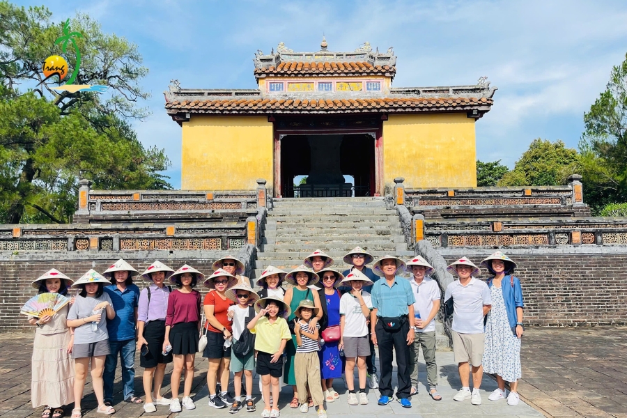 ky niem tour hue 4n3d cung dai gia dinh2012
