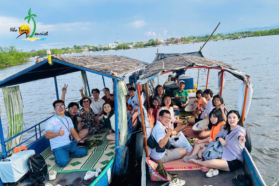 ky niem tour hue 4n3d cung dai gia dinh2014