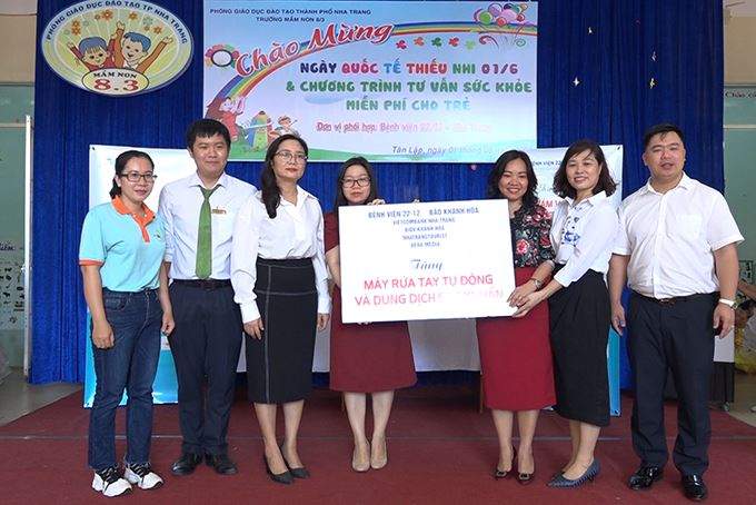 nhatrangtourist-chuong-trinh-trao-tang-va-cham-soc-suc-khoe-cho-hoc-sinh-1 Vùng đất Nha Trang xinh đẹp giàu lòng nhân ái