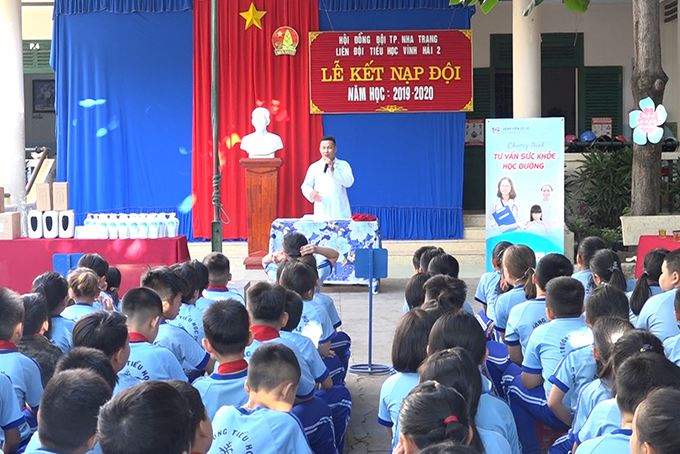 nhatrangtourist-chuong-trinh-trao-tang-va-cham-soc-suc-khoe-cho-hoc-sinh-3-1 Tư vấn, hướng dẫn cách chăm sóc sức khỏe cho học sinh
