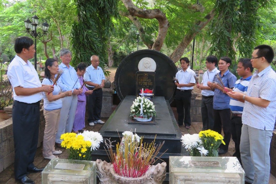 Đến các điểm linh thiêng ở Côn Đảo nên ăn mặc lịch sự