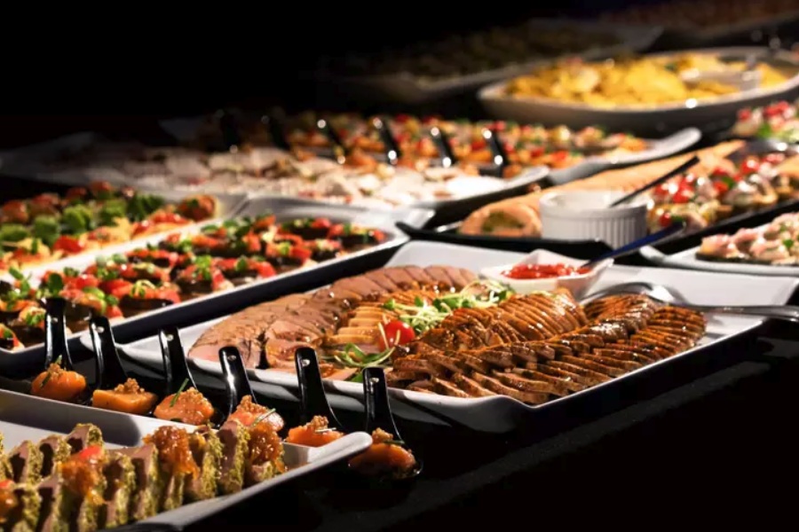 review-buffet-vinpearl-nha-trang-4 Nhà hàng Marina sang trọng với nhiều món hấp dẫn