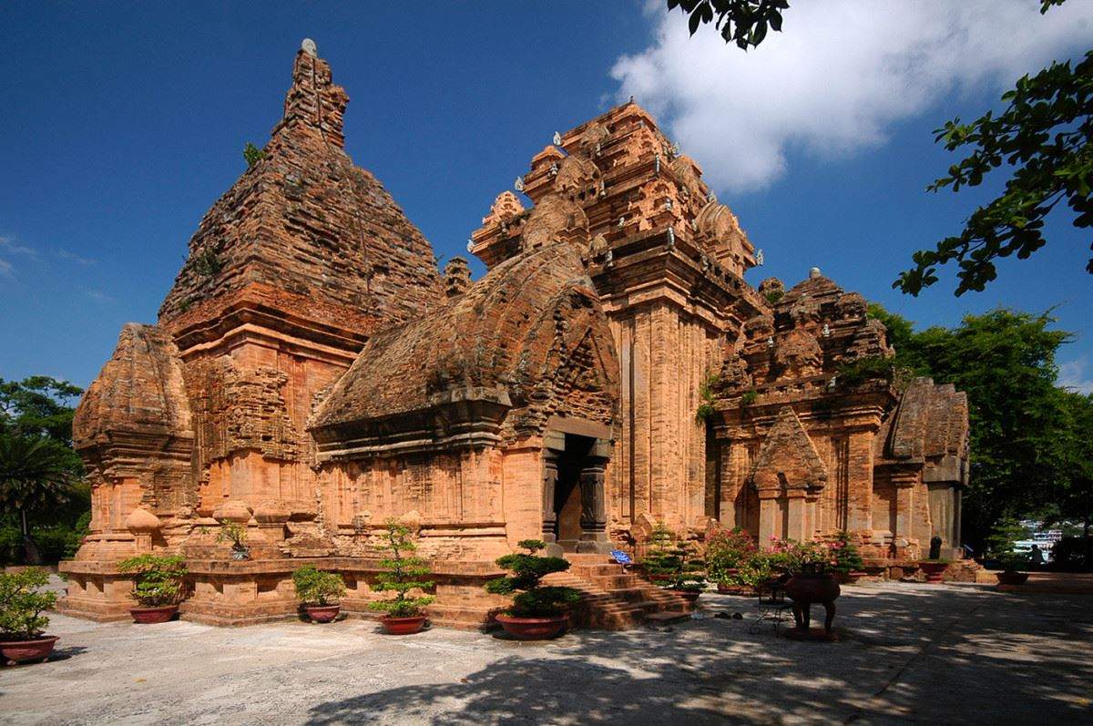 thc3a1p20bc3a0-1 Nha Trang còn có công trình kiến trúc tháp bà Ponagar đặc sắc