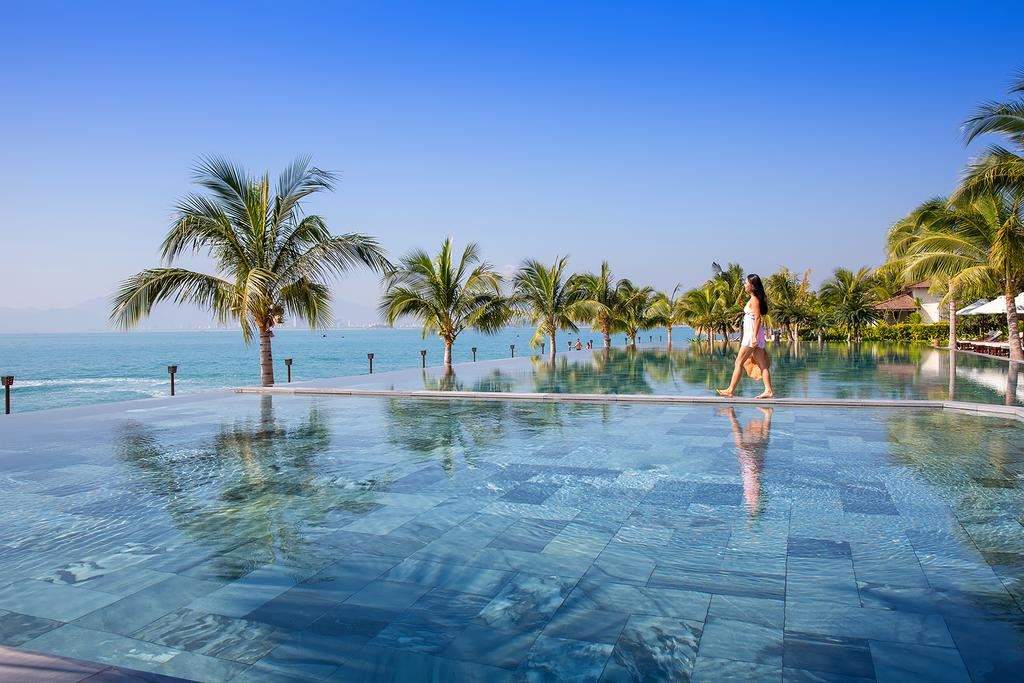 top-resort-5-sao-sang-trong-bac-nhat-nha-trang-2 Bể bơi vô cực ở Resort Amiana & Villas là điểm khiến nhiều du khách thích thú