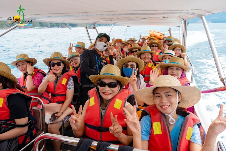 tour bao du thuyen emperor cruises204