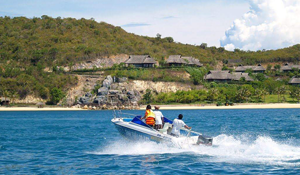 Vịnh Nha Trang với các cơ sở lưu trú được đầu tư quy mô là điểm đến của nhiều du khách