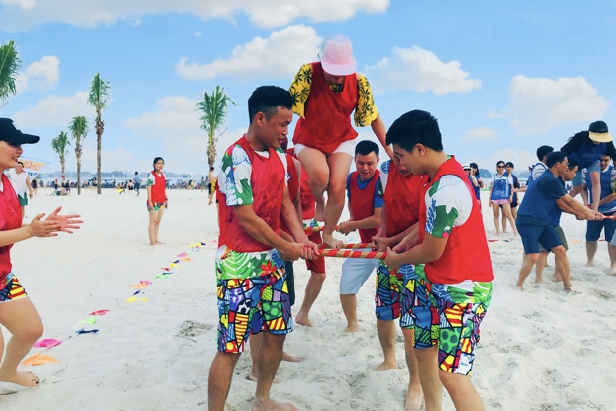 tro choi team building bien 10