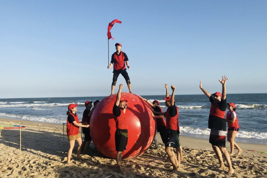 tro choi team building bien 6