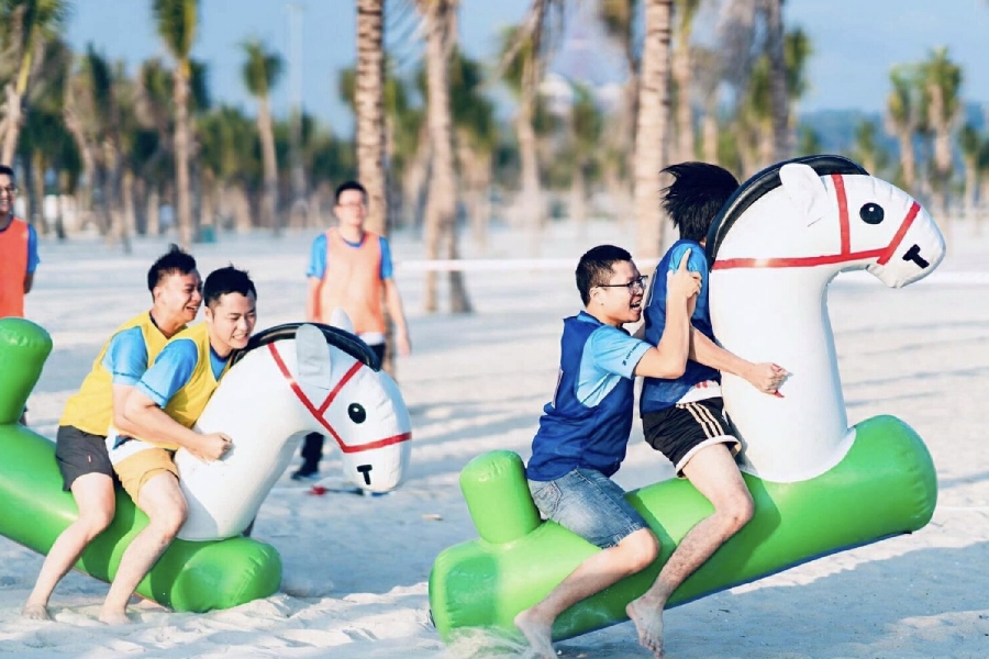 tro choi team building bien 7