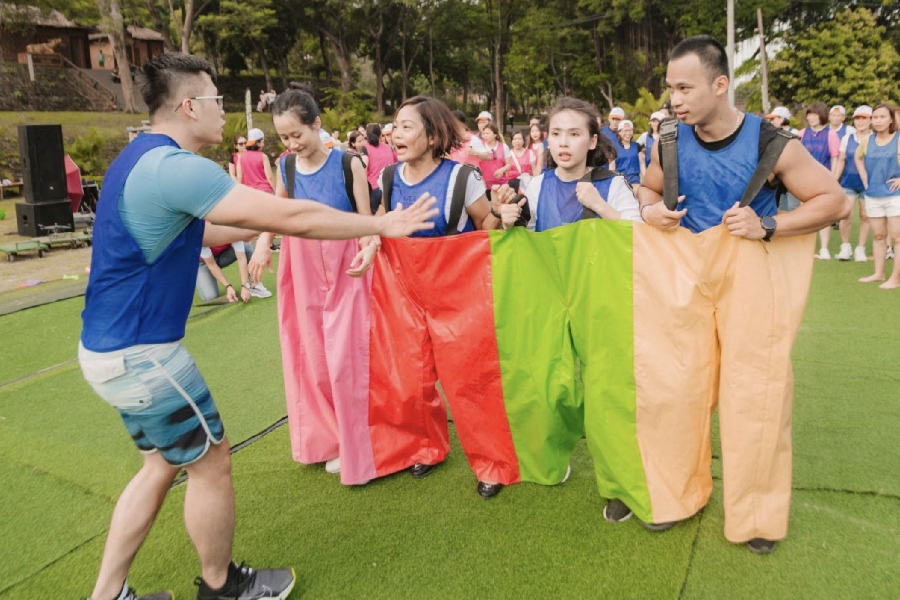 tro choi team building bien 9
