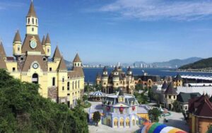 vinpearl harbour va vinwonders nha trang khach gi nhau 2 1200x750 1