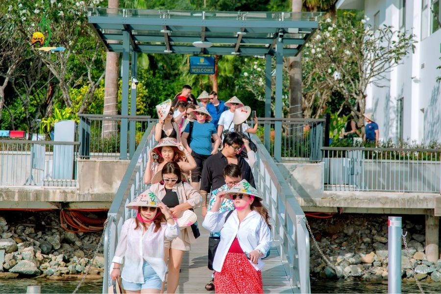 doan khach mong co nghi duong nha trang202