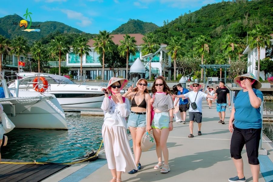 doan khach mong co nghi duong nha trang208
