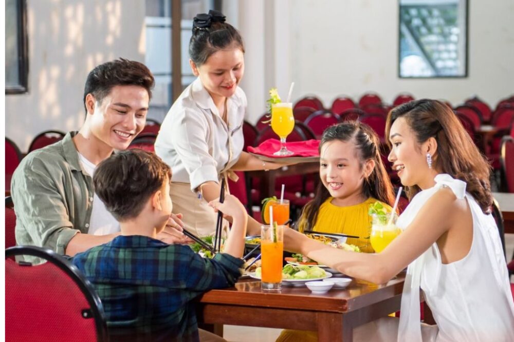 Combo cáp + Vé vui chơi VinWonders + Buffet Premium - Ảnh 2