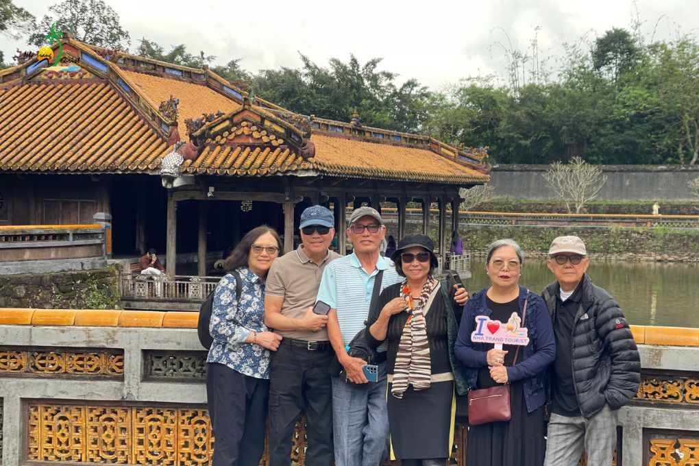 Hành trình khám phá Huế 5N4Đ cùng đoàn khách Việt kiều 5 hanh trinh kham pha hue 5n4d cung doan khach viet kieu 6