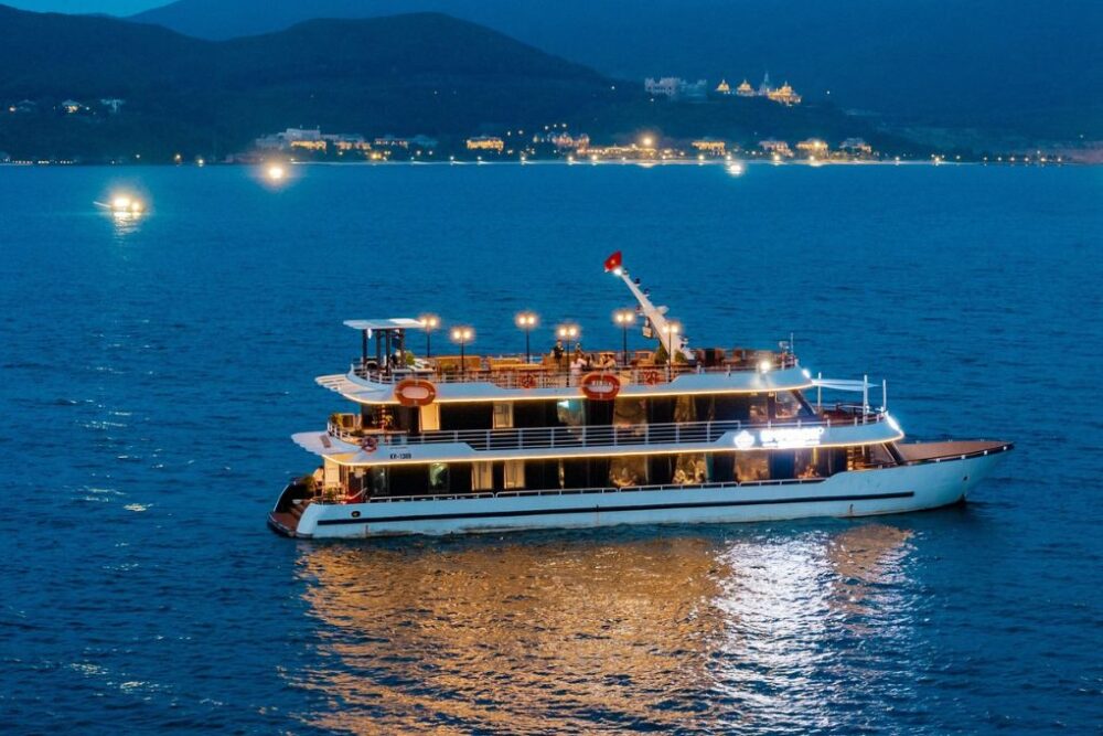 Trải nghiệm ngắm hoàng hôn trên du thuyền Nha Trang