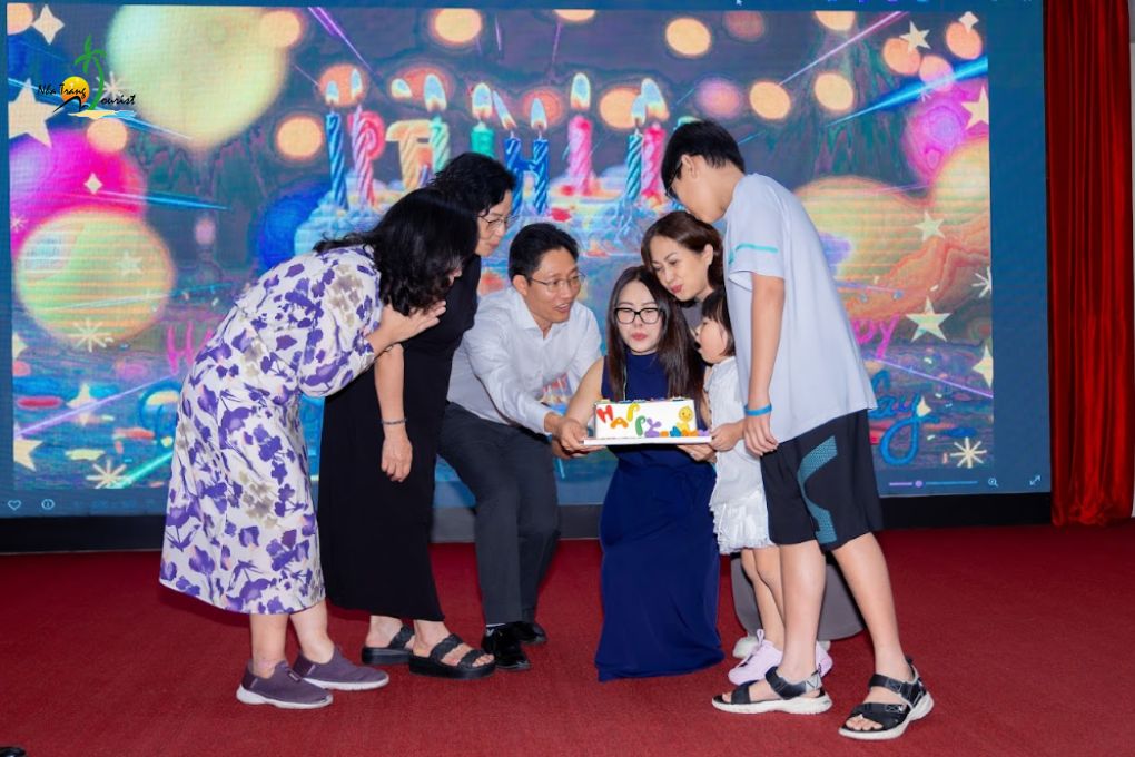 hanh trinh nha trang 3n2d truong chuyen tran dai nghia 11