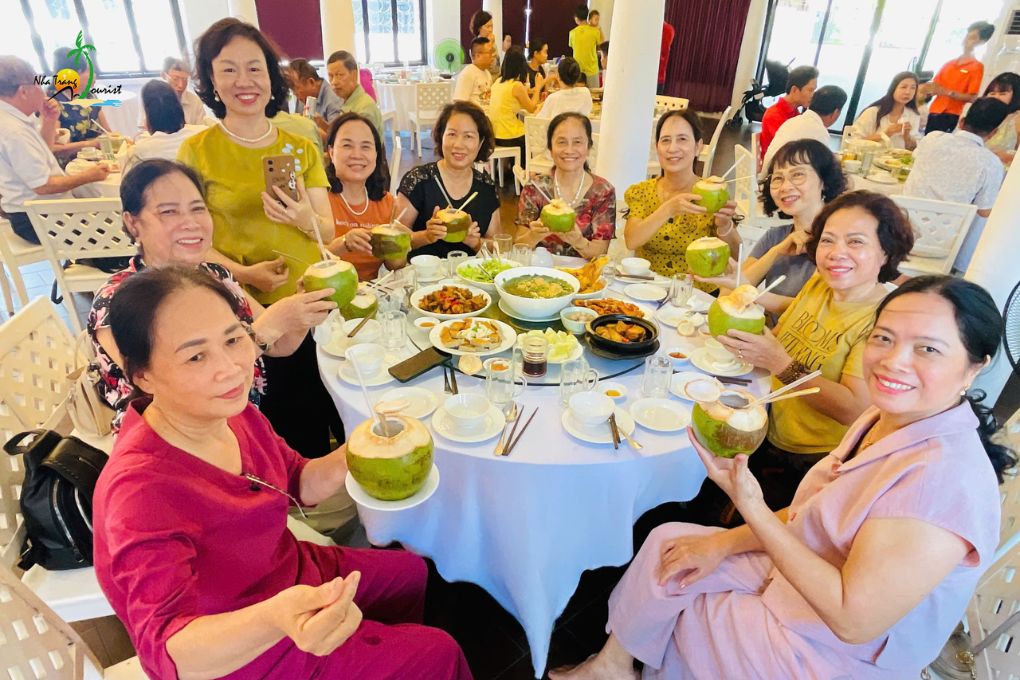 hanh trinh tro ve mien ky uc doan co chu can bo ve huu ha nam 6