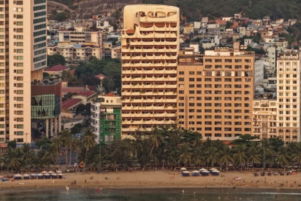 Combo nghỉ dưỡng 3N2Đ tại Ibala Hotel & Spa Nha Trang - Kiến trúc hang động độc đáo - Ảnh 10