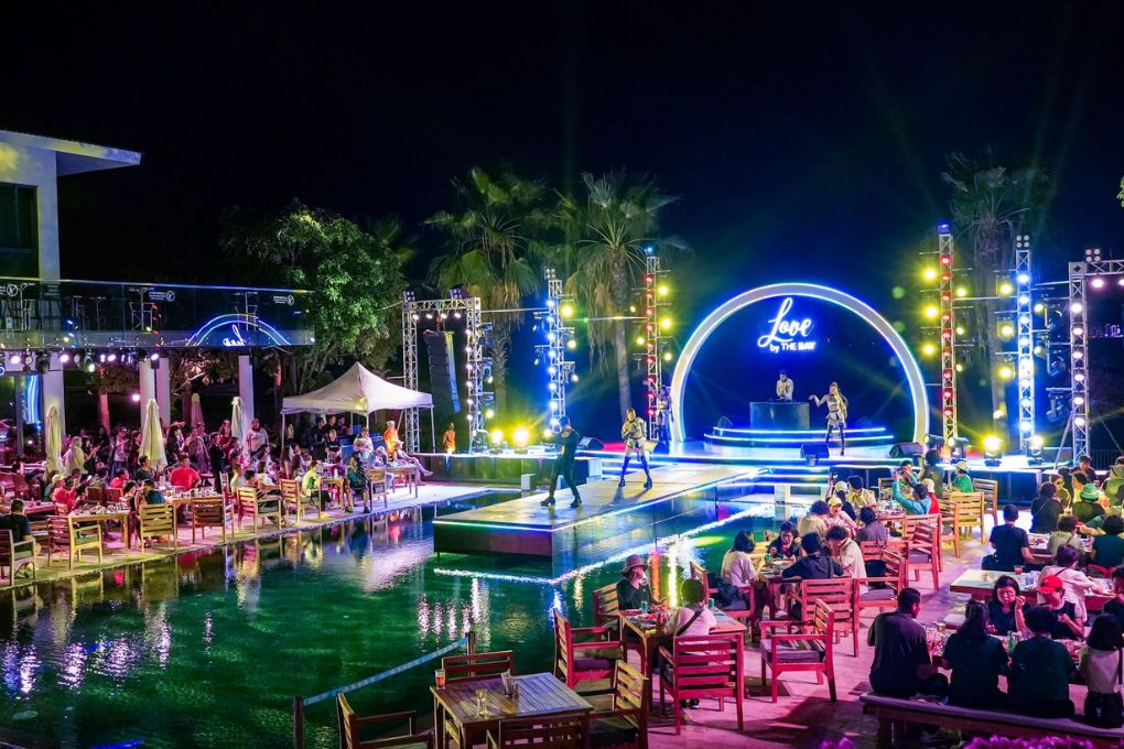 Buffet BBQ hải sản tối tại Ambassador Club, Ana Marina Nha Trang 11 buffet ambassador club 5