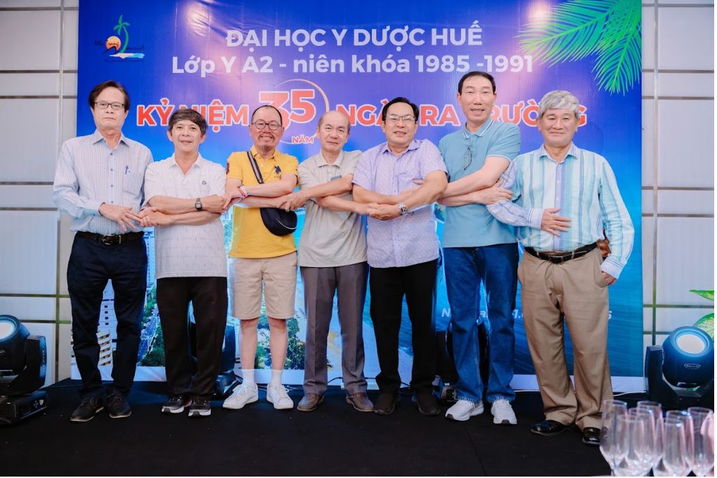 Đoàn Đại học y dược Huế - kỷ niệm 35 năm ngày ra trường 10 doan dai hoc y duoc hue 11