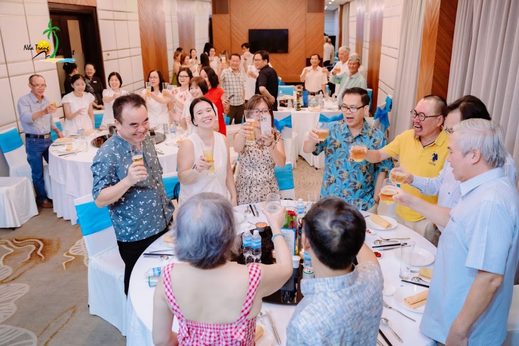 Đoàn Đại học y dược Huế - kỷ niệm 35 năm ngày ra trường 13 doan dai hoc y duoc hue 15